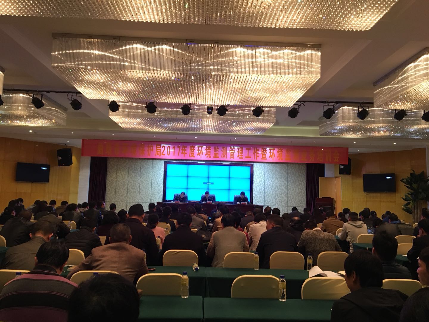 ��������ĸ�  ��ǿ����������